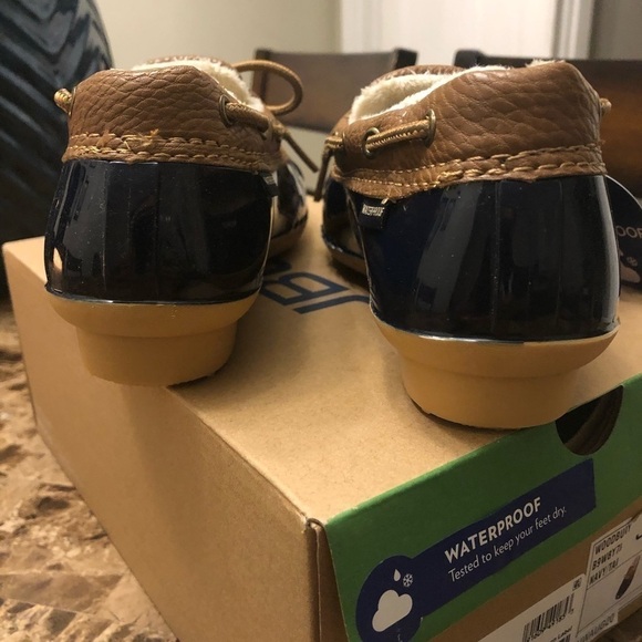 JBU Women’s waterproof shoes, Size 7, Brand new with box, perfect condition - Picture 3 of 13